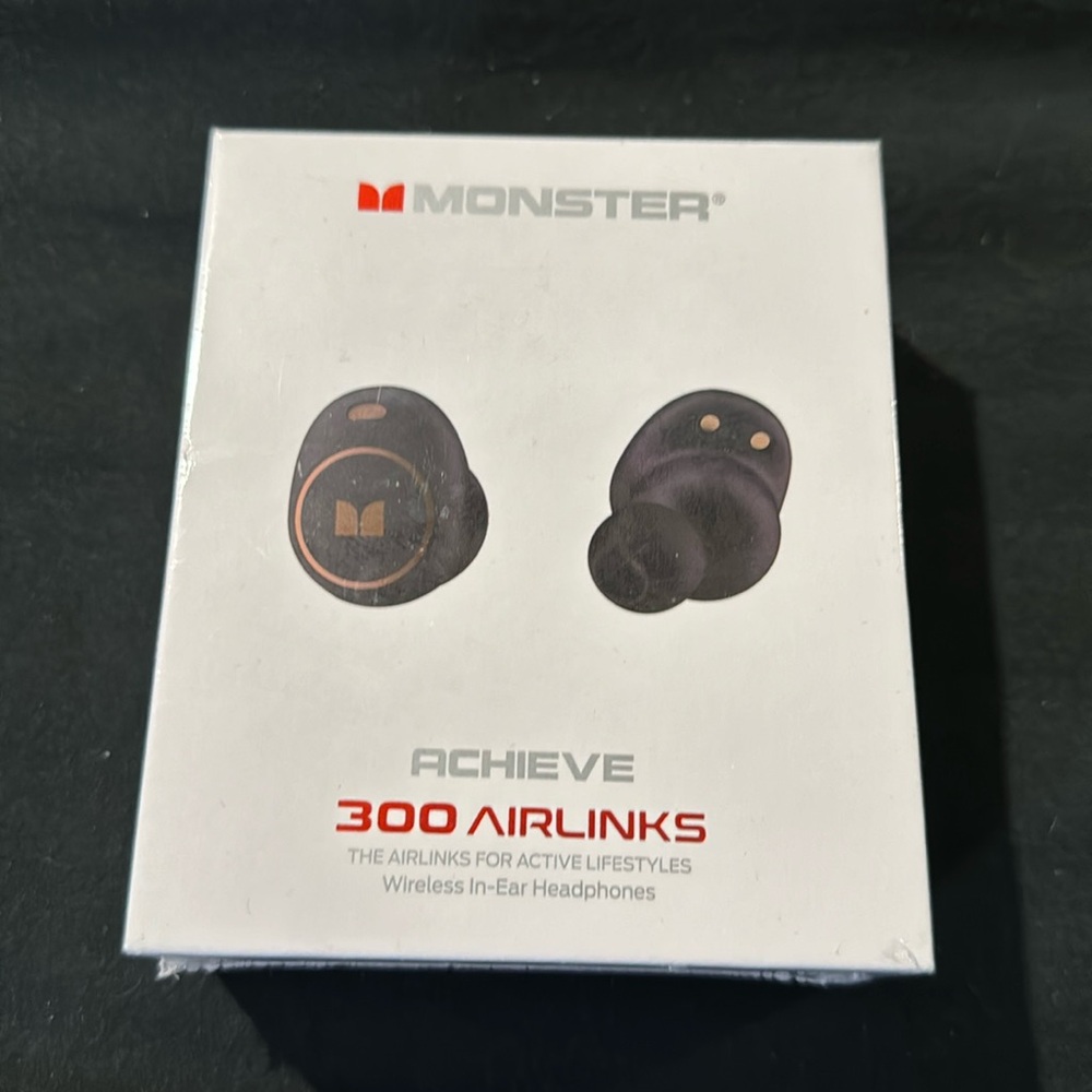 Brand new in box Monster Bluetooth earbud headphones 53|A3